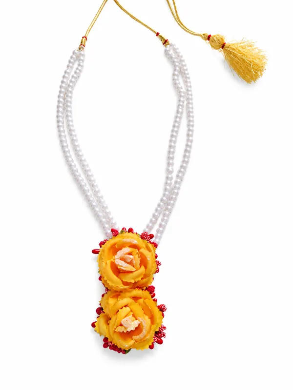 Handmade_Floral_Jewellery_Set_For_Haldi_&_Mehendi_Ceremonies
