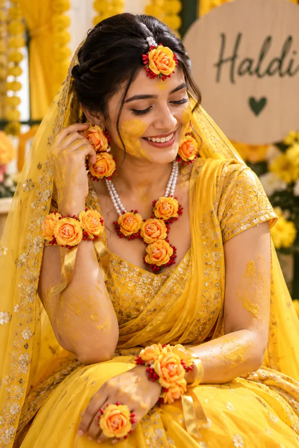 Handmade_Floral_Jewellery_Set_For_Haldi_&_Mehendi_Ceremonies