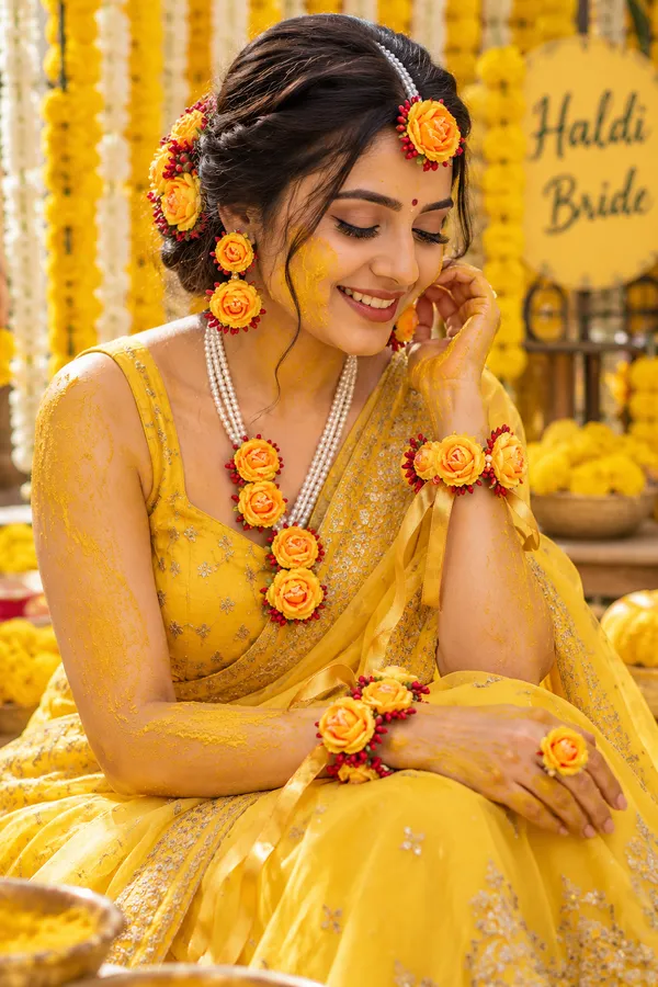 Handmade_Floral_Jewellery_Set_For_Haldi_&_Mehendi_Ceremonies