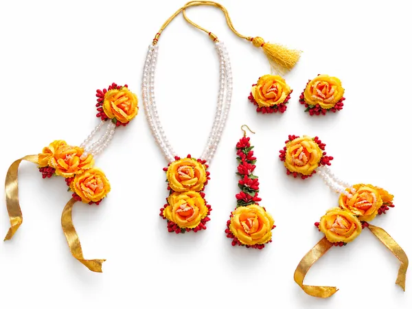 Handmade_Floral_Jewellery_Set_For_Haldi_&_Mehendi_Ceremonies