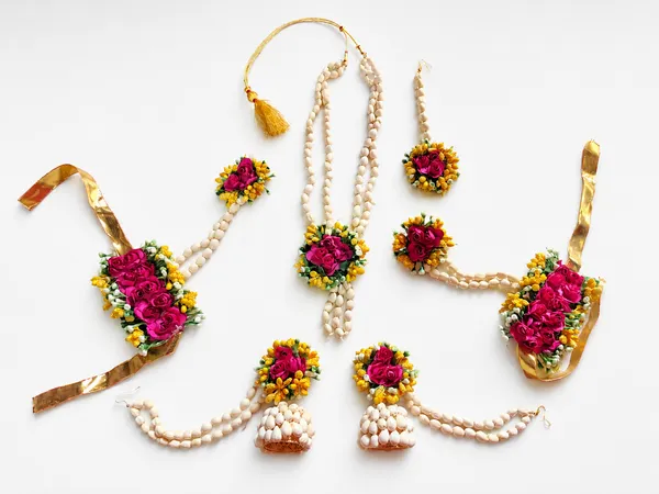Floral_Wedding_Jewellery_Set_For_Haldi_&_Traditional_Occasions