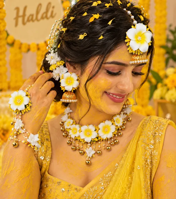 Handmade_Flower_Jewellery_Set_For_Haldi_Ceremony_&_Wedding
