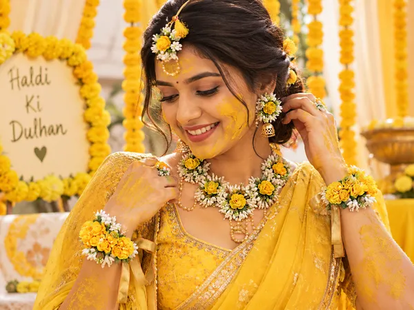 Elegant_Floral_Jewellery_Set_For_Wedding_&_Festive_Occasions