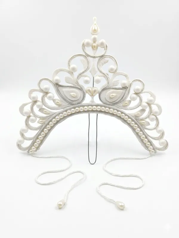Zevastra_White_Shola_Peacock_Motif_Mukut_For_Women