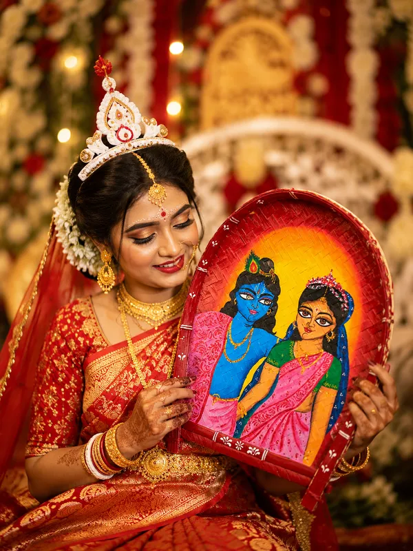 Zevastra_Multicolor_Bamboo_Radha_Krishna_Painted_Arched_Winnowing_Tray