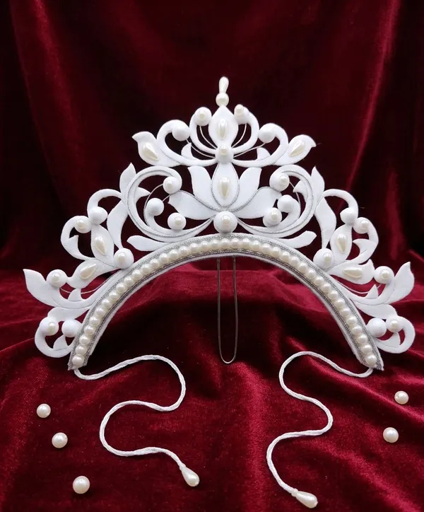 Zevastra_White_Shola_Floral_Pearl_Tiara_Mukut_For_Women
