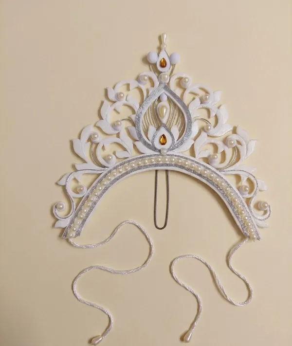 Zevastra_White_Shola_Peacock_Arched_Bridal_Mukut_For_Women