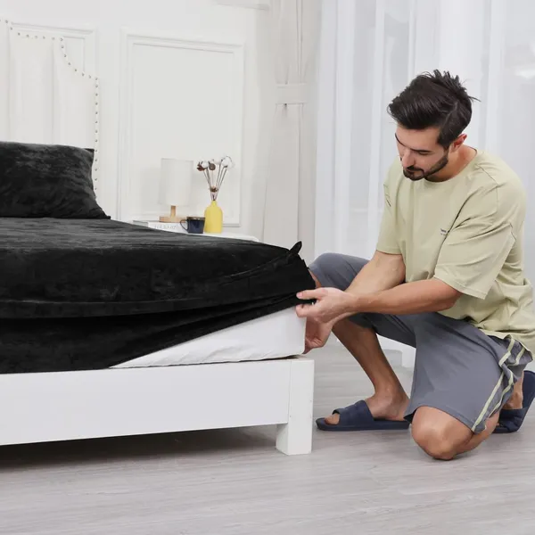 Black_Bedding_Extra_Soft_Velvet_Plush_Twin_Micro_Fleece_Sheet_Set_Deluxe_Microplush_Non_Pilling_Sheets_Deep_Pocket_Lavish_Sherpa_Velvet_Luxe_Collection