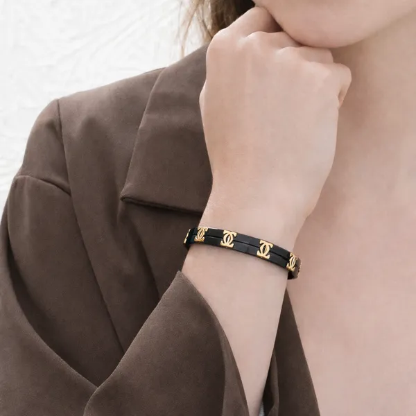 Gleam_Noir_Cuff_Black_Stainless_Steel_Anti_Tarnish_For_Women