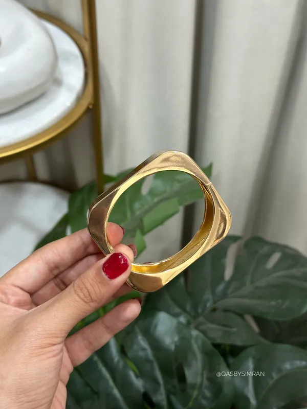 Ivy_Square_Statement_Bracelet_For_Women