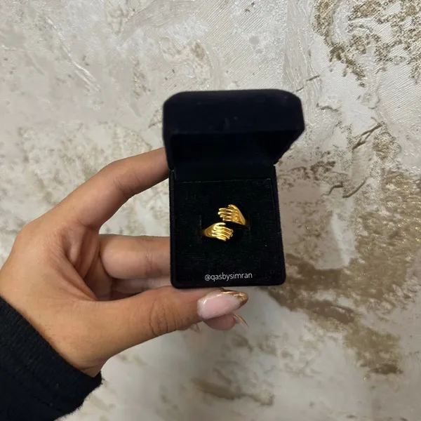 Premium_Hug_Ring_For_Women