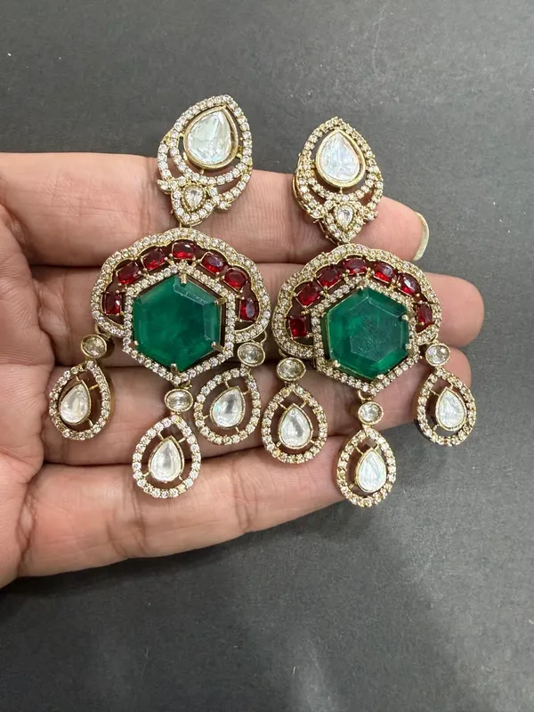 Green_Classic_Rajwada_Emerald_&_Ruby_Kundan_Necklace_Set_For_Women