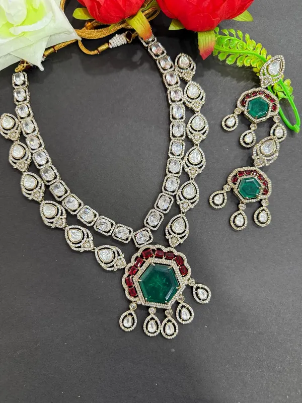 Green_Classic_Rajwada_Emerald_&_Ruby_Kundan_Necklace_Set_For_Women