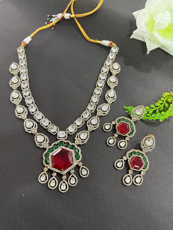 Red_Antique_Gold_Finish_Ruby_&_Emerald_Green_Kundan_Necklace_Set_For_Women