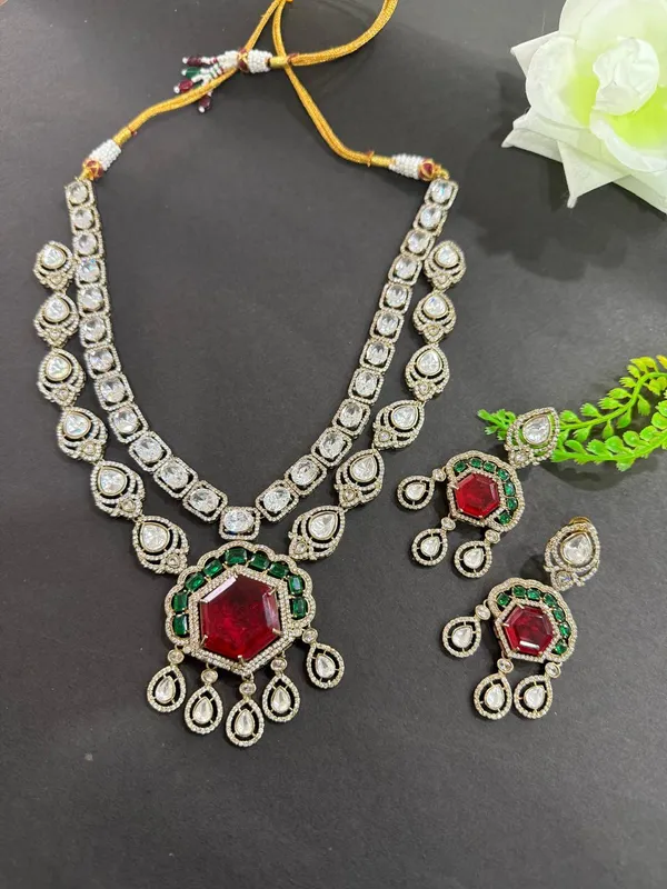 Red_Antique_Gold_Finish_Ruby_&_Emerald_Green_Kundan_Necklace_Set_For_Women