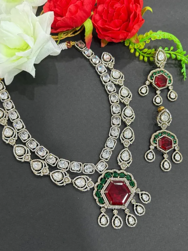 Red_Antique_Gold_Finish_Ruby_&_Emerald_Green_Kundan_Necklace_Set_For_Women