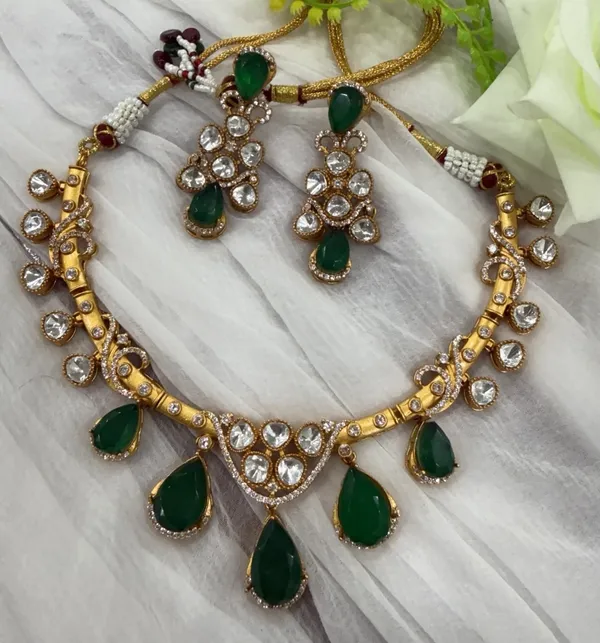 Green_Emerald_Kundan_Stone_Antique_Gold_Choker_Necklace_with_Earrings_Set_For_Women