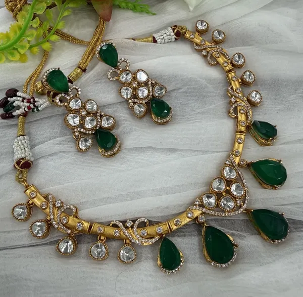 Green_Emerald_Kundan_Stone_Antique_Gold_Choker_Necklace_with_Earrings_Set_For_Women