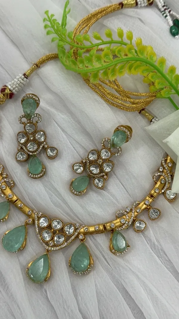 Mint_Green_Kundan_Stone_Antique_Gold_Choker_Necklace_with_Earrings_Set_For_Women