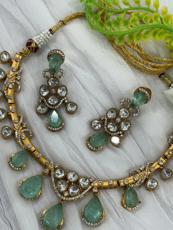 Mint_Green_Kundan_Stone_Antique_Gold_Choker_Necklace_with_Earrings_Set_For_Women