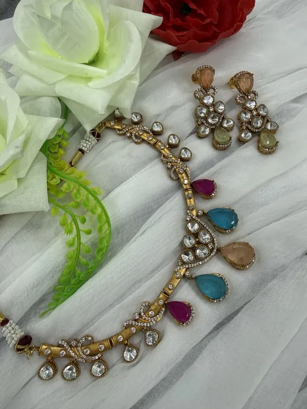 Multicolor_Kundan_Stone_Antique_Gold_Choker_Necklace_with_Earrings_Set_For_Women
