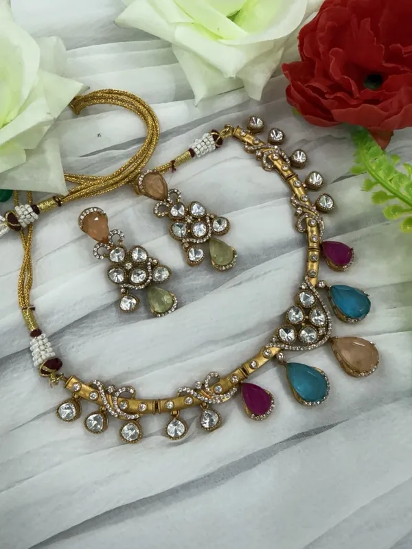 Multicolor_Kundan_Stone_Antique_Gold_Choker_Necklace_with_Earrings_Set_For_Women