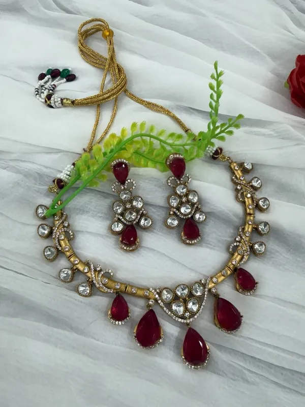 Ruby_Red_Kundan_Stone_Antique_Gold_Choker_Necklace_with_Earrings_Set_For_Women