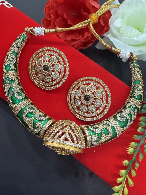 Royal_Green_Enamel_Choker_Necklace_Set_with_Stud_Earrings_For_Women