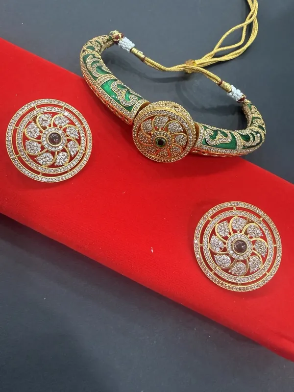 Royal_Green_Enamel_Choker_Necklace_Set_with_Stud_Earrings_For_Women