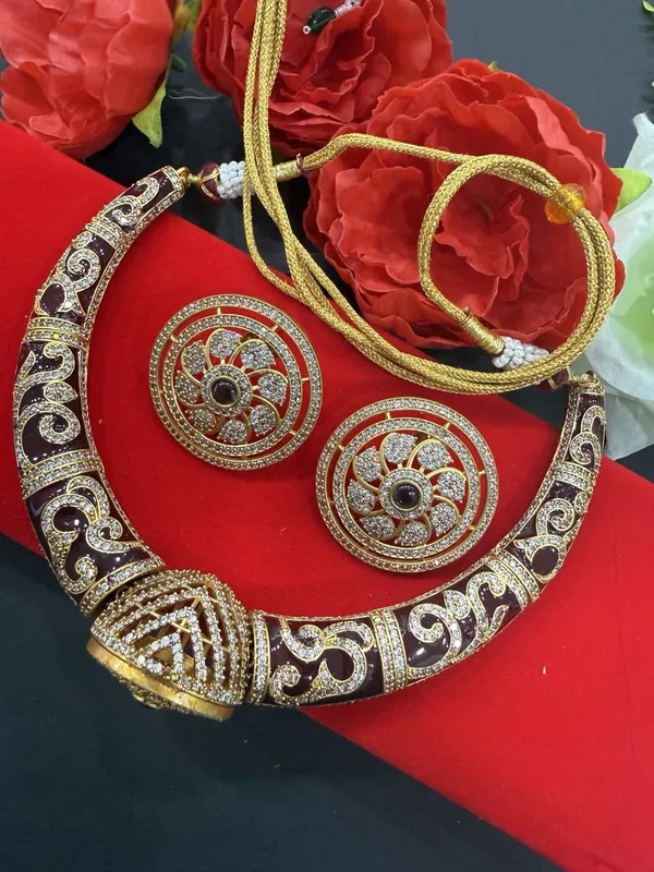 Royal_Maroon_Enamel_Choker_Necklace_Set_with_Stud_Earrings_For_Women