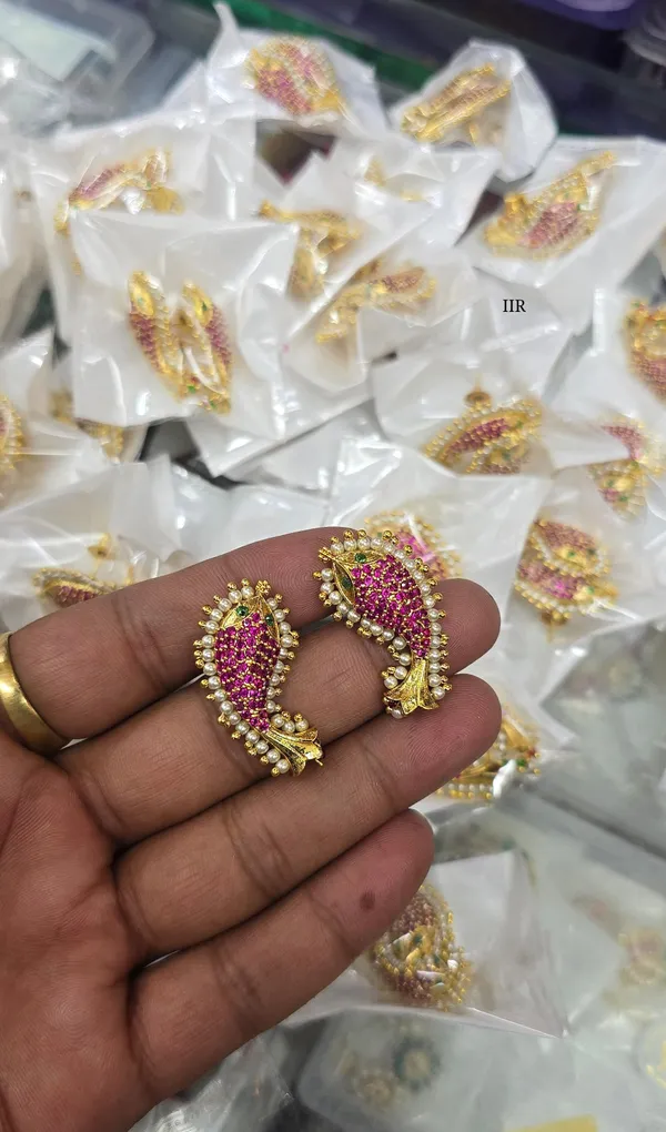 Auspicious_Aquatic_Gold_Earrings