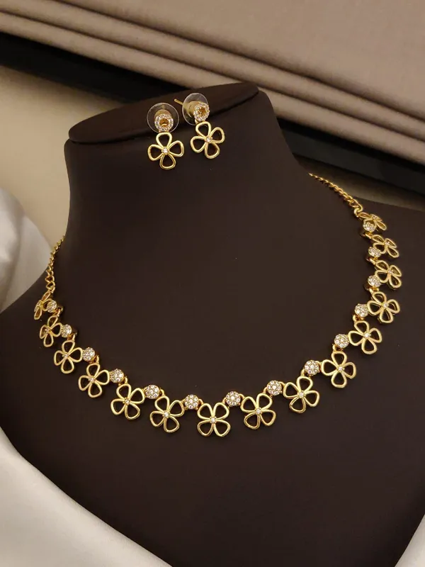 Decent_Necklace_
