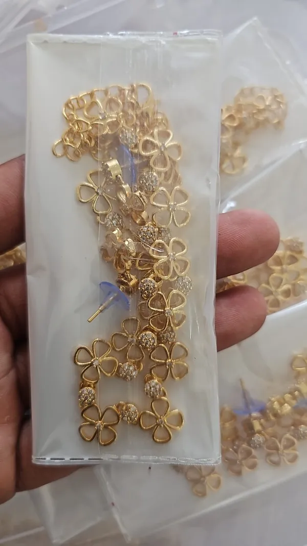 Decent_Necklace_