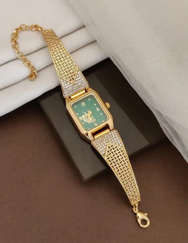 Luna_Luxe_Gold_Bracelet_Watch