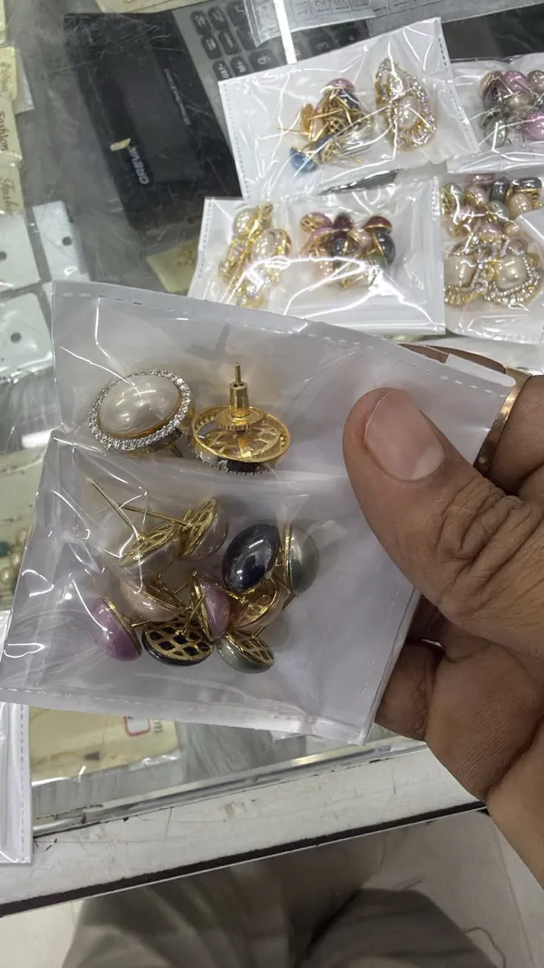 Luxurious_Changeable_Earrings_