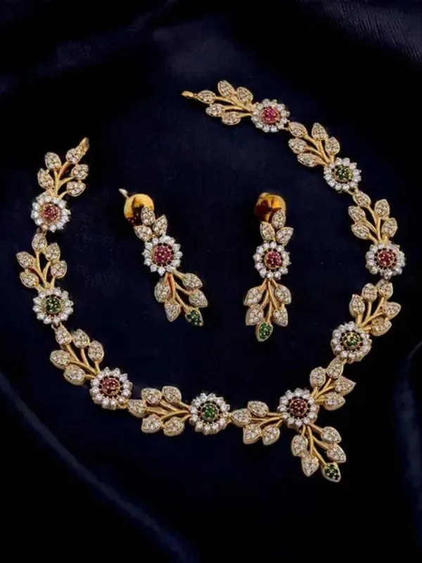 Peacock_Flower_Minimal_Necklace_For_Women