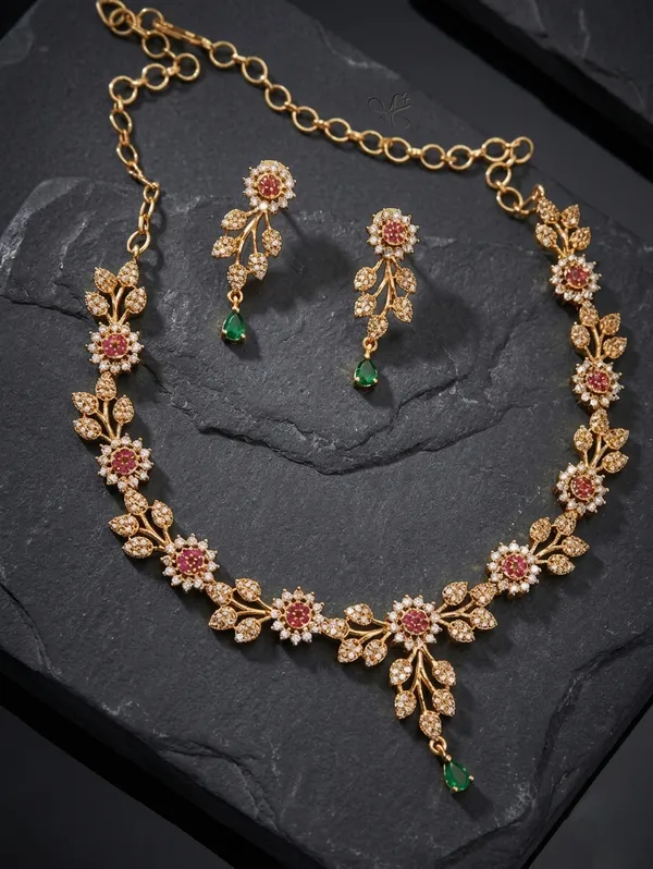 Peacock_Flower_Minimal_Necklace_For_Women