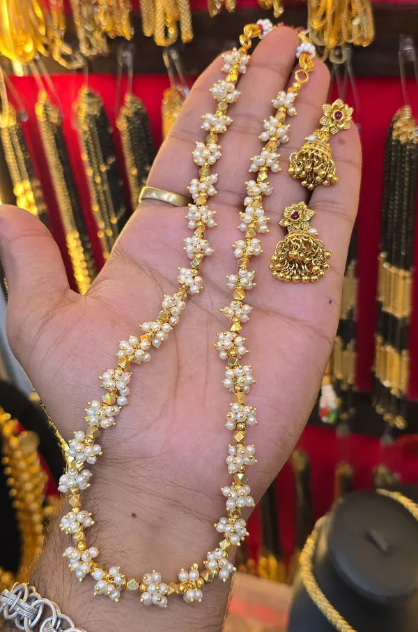 Royal_Crest_Golden_Cluster_Pearl_Set