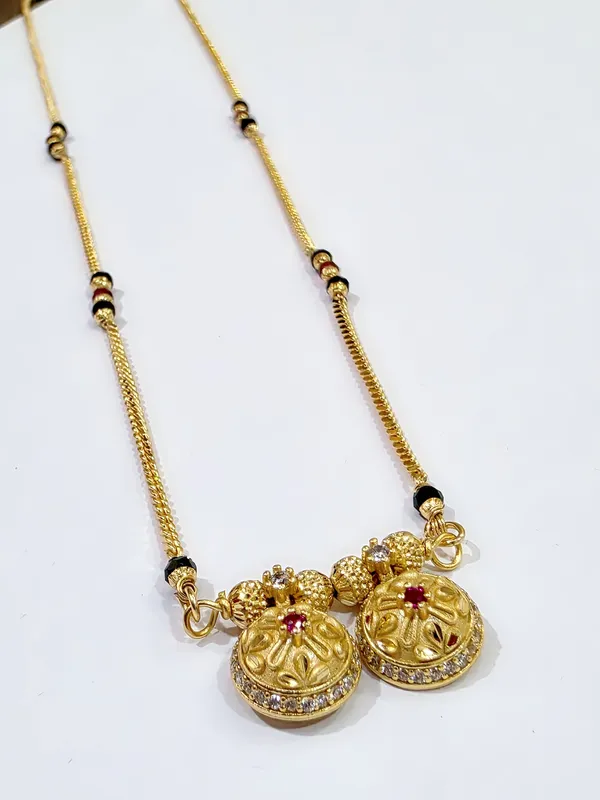 Stone_Bead_Short_Mangalsutra_For_Women