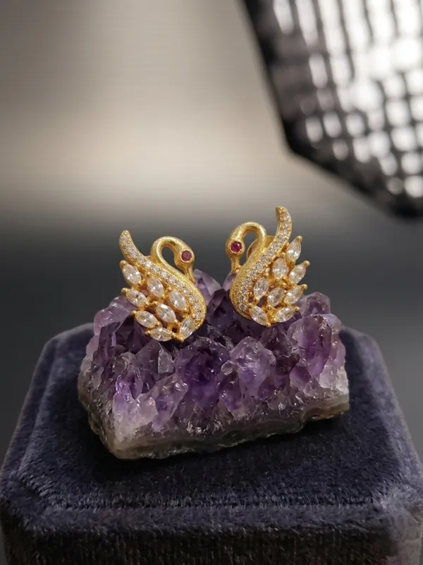 White_Swan_Hans_Earrings_For_Women