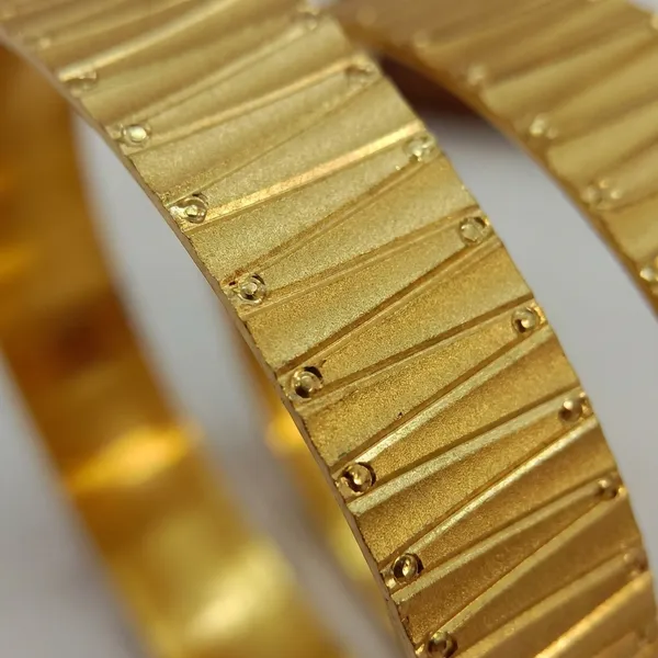 Gold_Brass_Line_Design_Kada_Bangles_For_Women