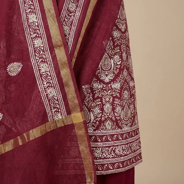 Red_Organza_Chikan_Embroidry_Unstitch_Suit_For_Women