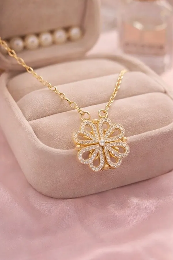 Gold_Clover_Heart_Love_Necklacea_Symbol_Of_Forever_Togetherness