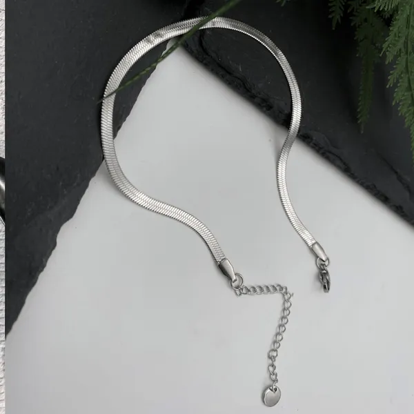 Silver_Minimal_Snake_Anklet_Effortless_Elegance_For_Women