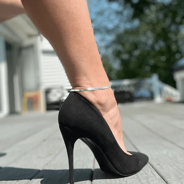 Silver_Minimal_Snake_Anklet_Effortless_Elegance_For_Women