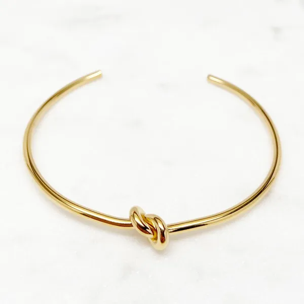 Gold_Eternal_Knot_Bracelet_Symbol_Of_Endless_Bond_For_Women
