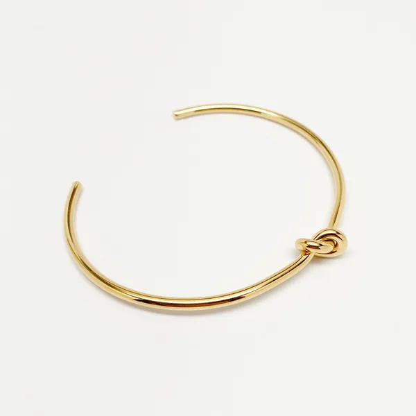 Gold_Eternal_Knot_Bracelet_Symbol_Of_Endless_Bond_For_Women