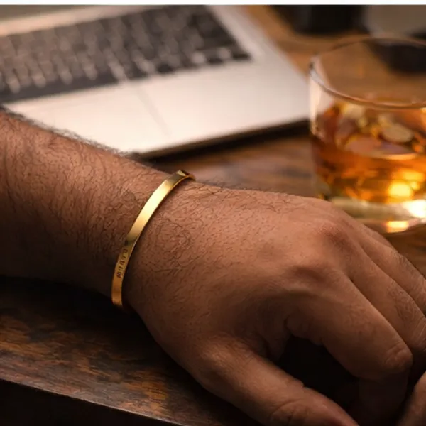 Gold_Personalized_Name_Bracelet_For_Men