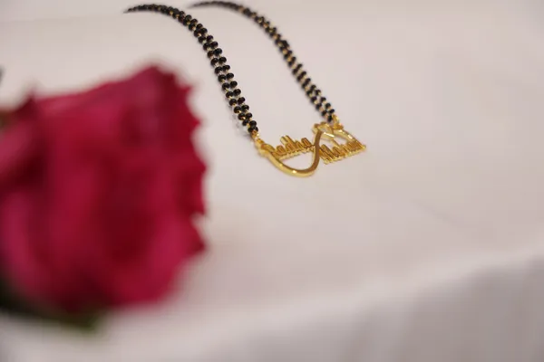 Gold_Personalized_Couple_Name_Mangalsutra_For_Women