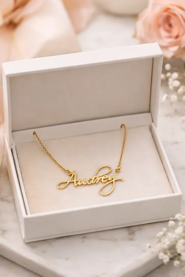 Gold_Personalized_Name_Necklace_For_Women